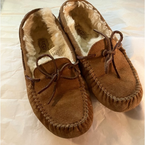 Ugg Australia Women’s Dakota Moccasin Slipper, size 6, Winter, Comfy, Warm - Picture 1 of 14